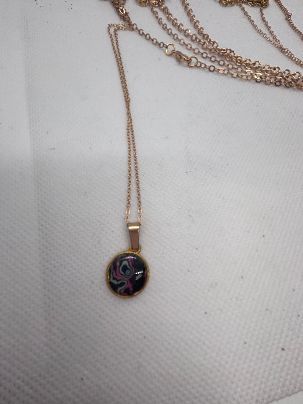 Graffstyle Gold Necklace with small pendant